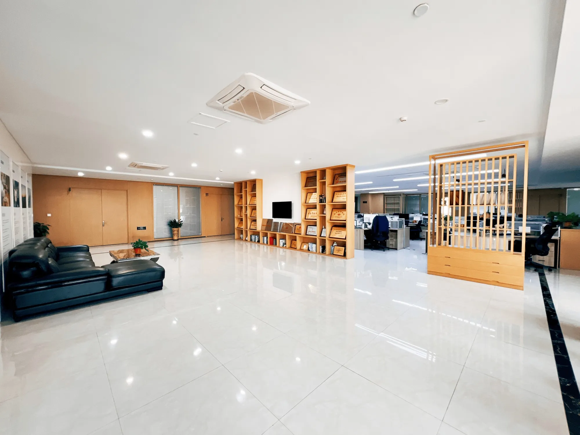 A10 floor outlet quality inspection for distributor partners