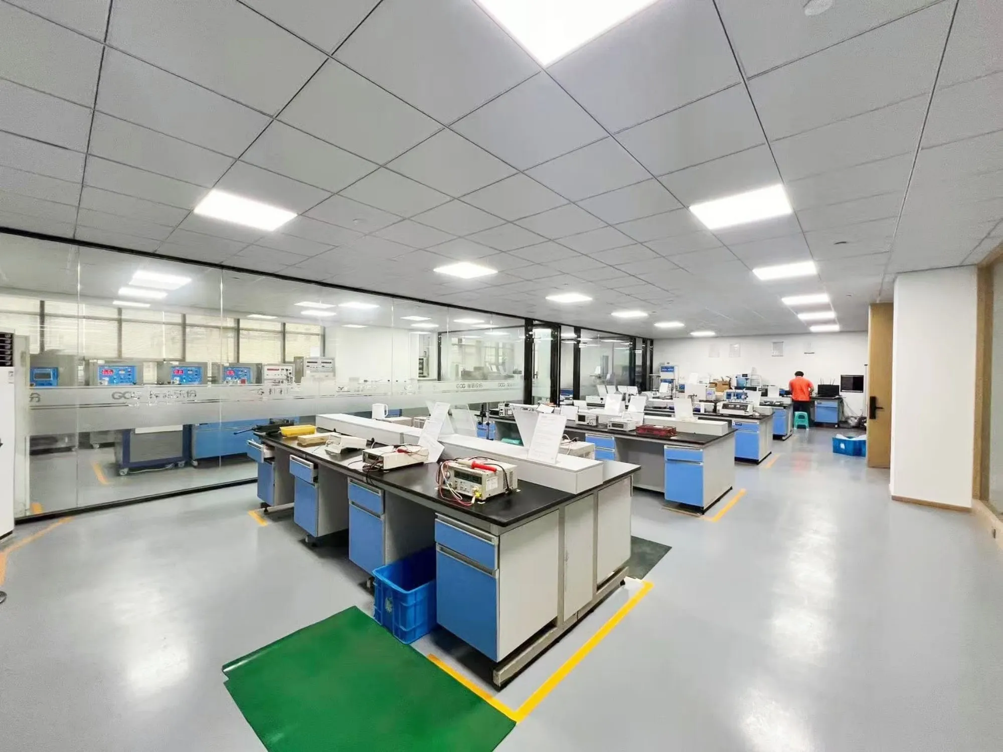 A10 pop up floor socket mechanism testing in the laboratory